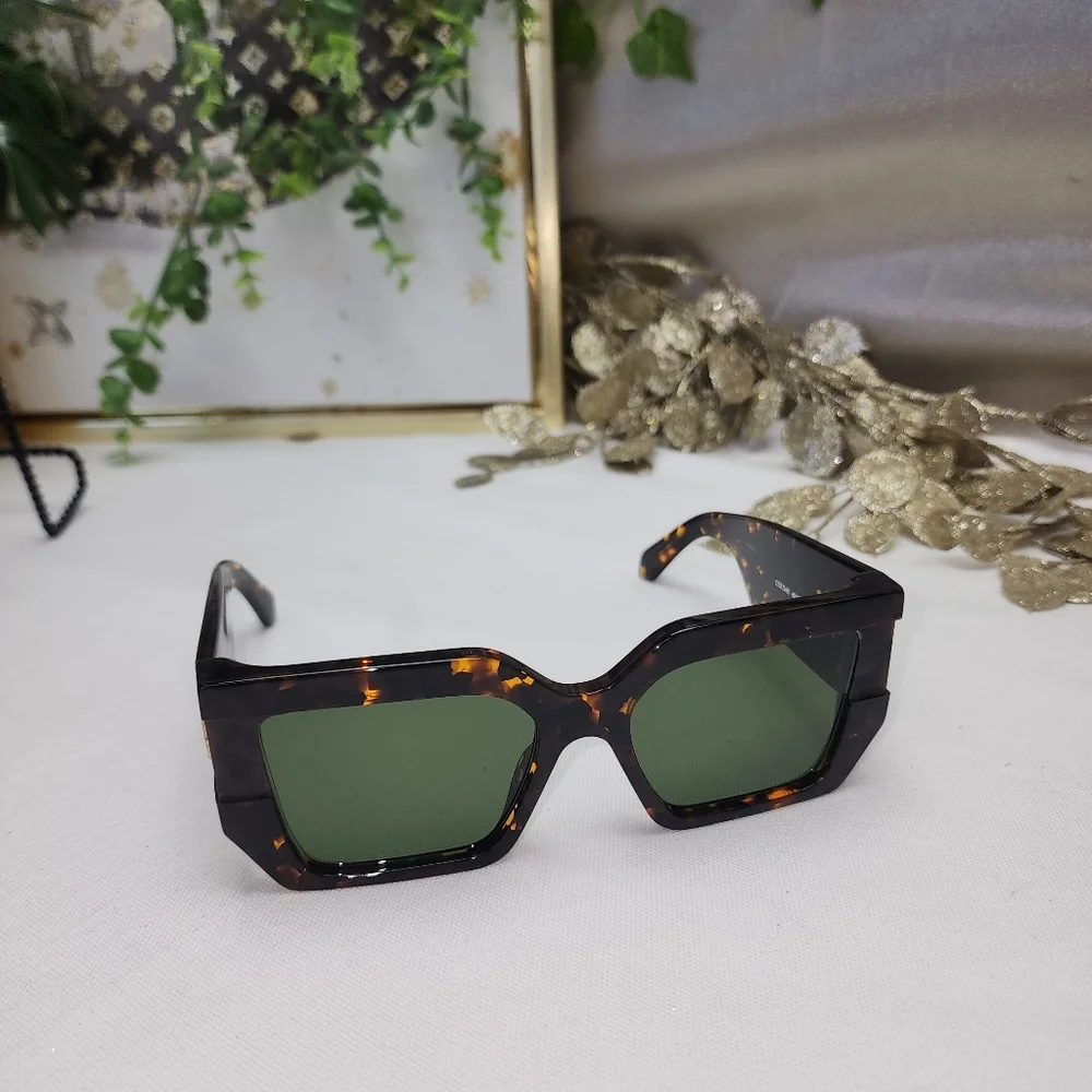 NWOT Authentic OFF-WHITE OERI148 DOVERHavana Squared Sunglasses With Carry Case